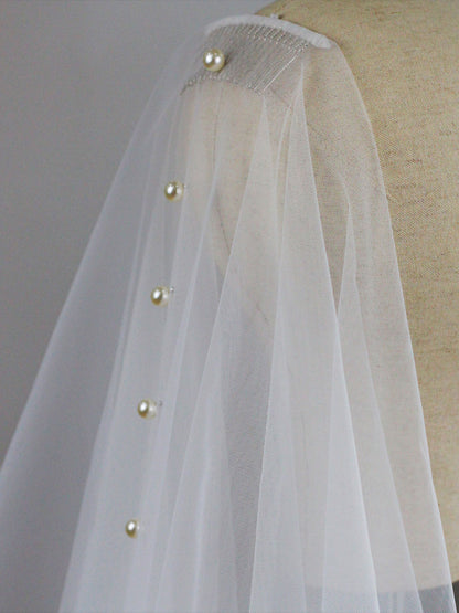 Pearl Cut Edge Two Tier Tulle Bridal Fingertip Length Wedding Veils With Blusher