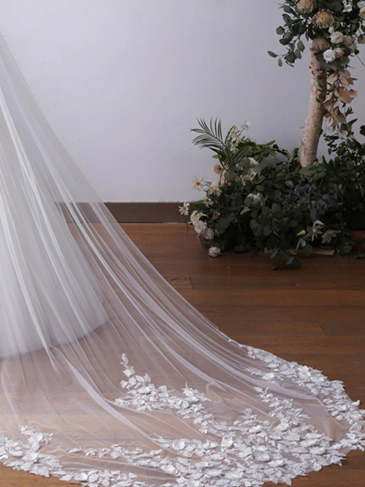 Lace Cut Edge Single Tier Tulle Bridal Cathedral Length Wedding Veils