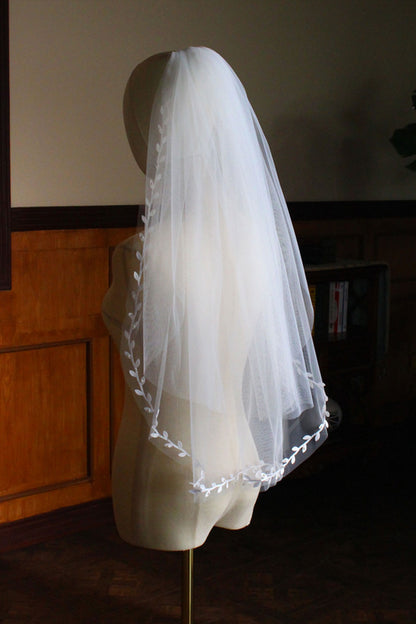 Leaf Lace Edge Two Tier Tulle Bridal Fingertip Length Wedding Veils