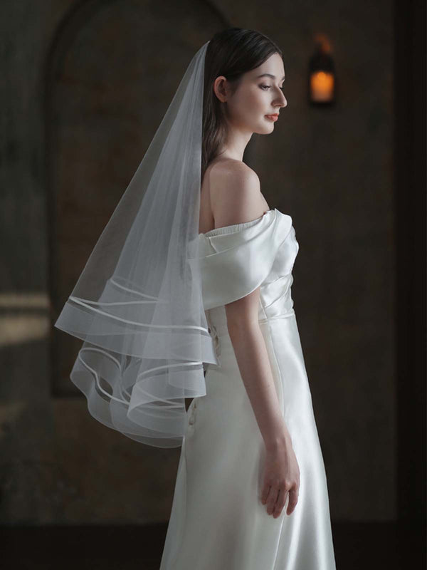 Simple Horsehair Edge Two Tier Tulle Bridal Fingertip Length Wedding Veils With Blusher