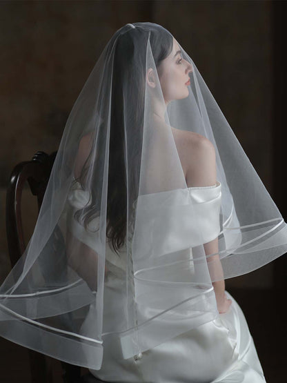 Simple Horsehair Edge Two Tier Tulle Bridal Fingertip Length Wedding Veils With Blusher