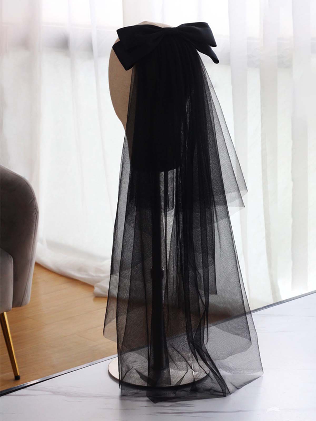 Bow Cut Edge Two Tier Tulle Bridal Elbow Length Short Wedding Veils With Blusher