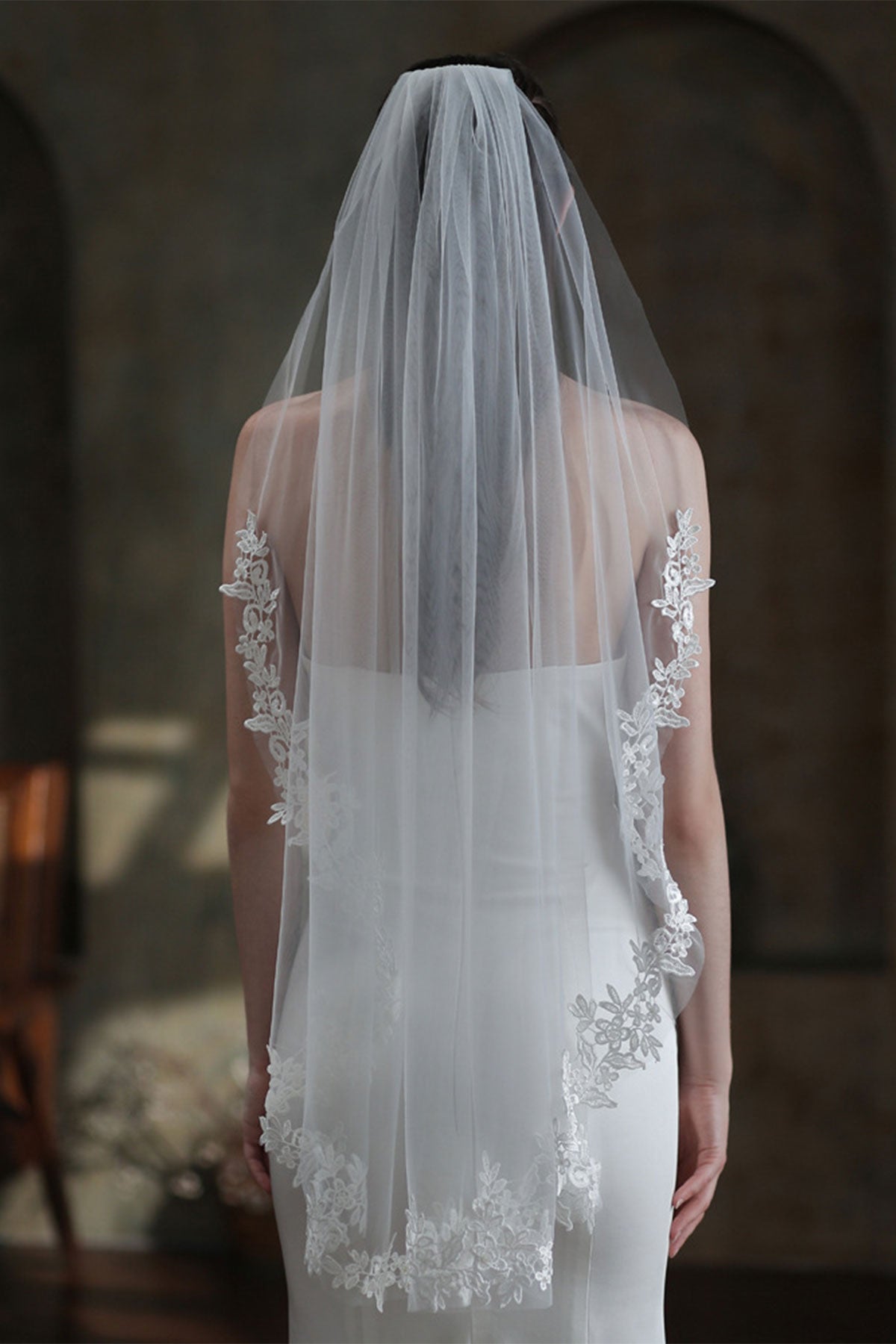 Lace Edge Single Tier Tulle Bridal Fingertip Length Wedding Veils