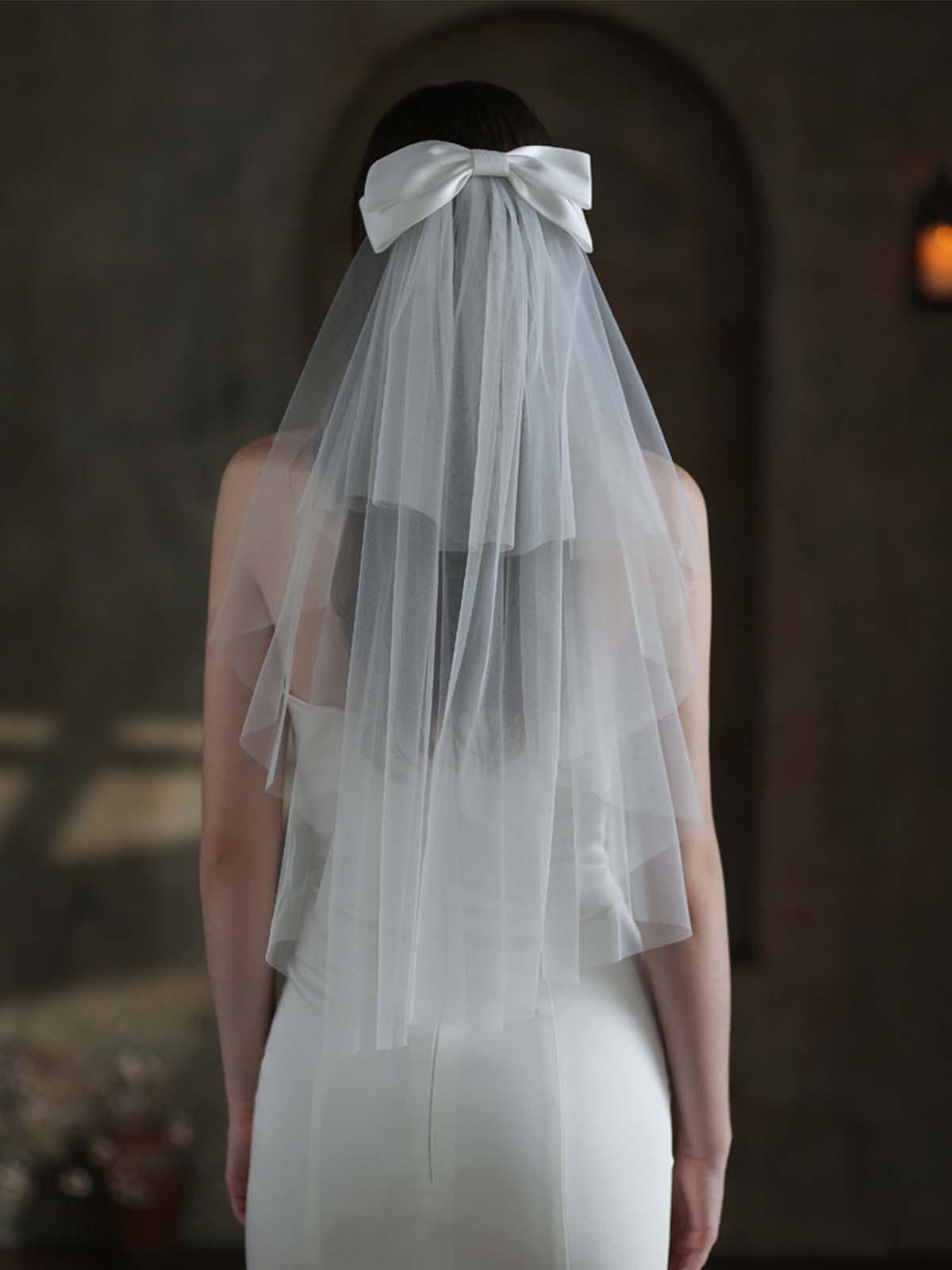 Bow Cut Edge Two Tier Tulle Bridal Elbow Length Short Wedding Veils With Blusher