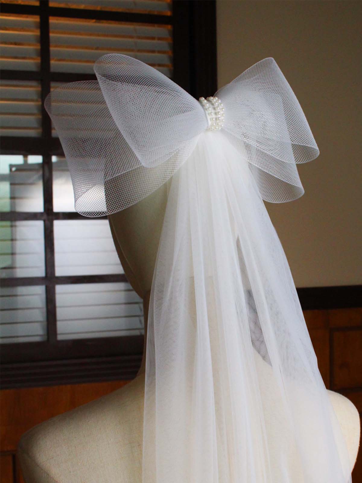 Bow Cut Edge Two Tier Tulle Bridal Elbow Length Short Wedding Veils