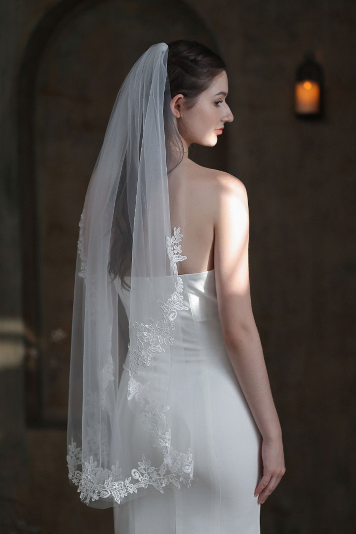 Lace Edge Single Tier Tulle Bridal Fingertip Length Wedding Veils