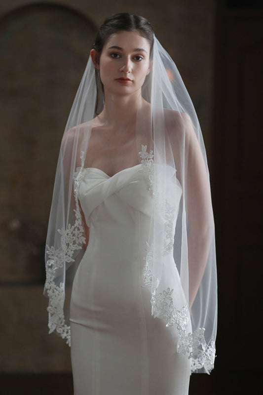 Lace Edge Single Tier Tulle Bridal Fingertip Length Wedding Veils