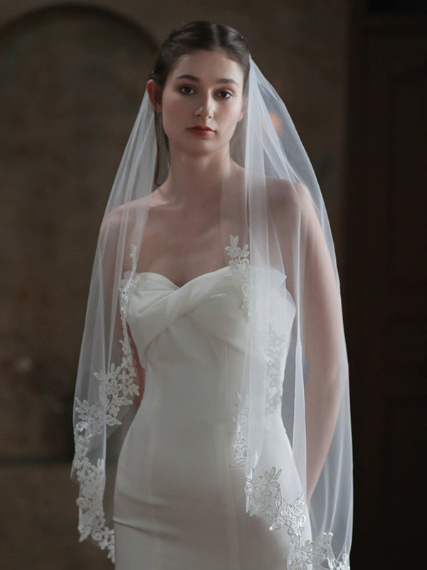 Lace Edge Single Tier Tulle Bridal Fingertip Length Wedding Veils