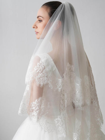 Lace Cut Edge Two Tier Tulle Bridal Fingertip Length Wedding Veils With Blusher