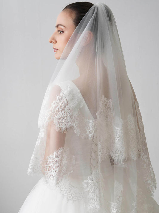 Lace Cut Edge Two Tier Tulle Bridal Fingertip Length Wedding Veils With Blusher