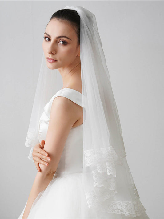 Lace Edge Two Tier Tulle Bridal Fingertip Length Wedding Veils With Blusher