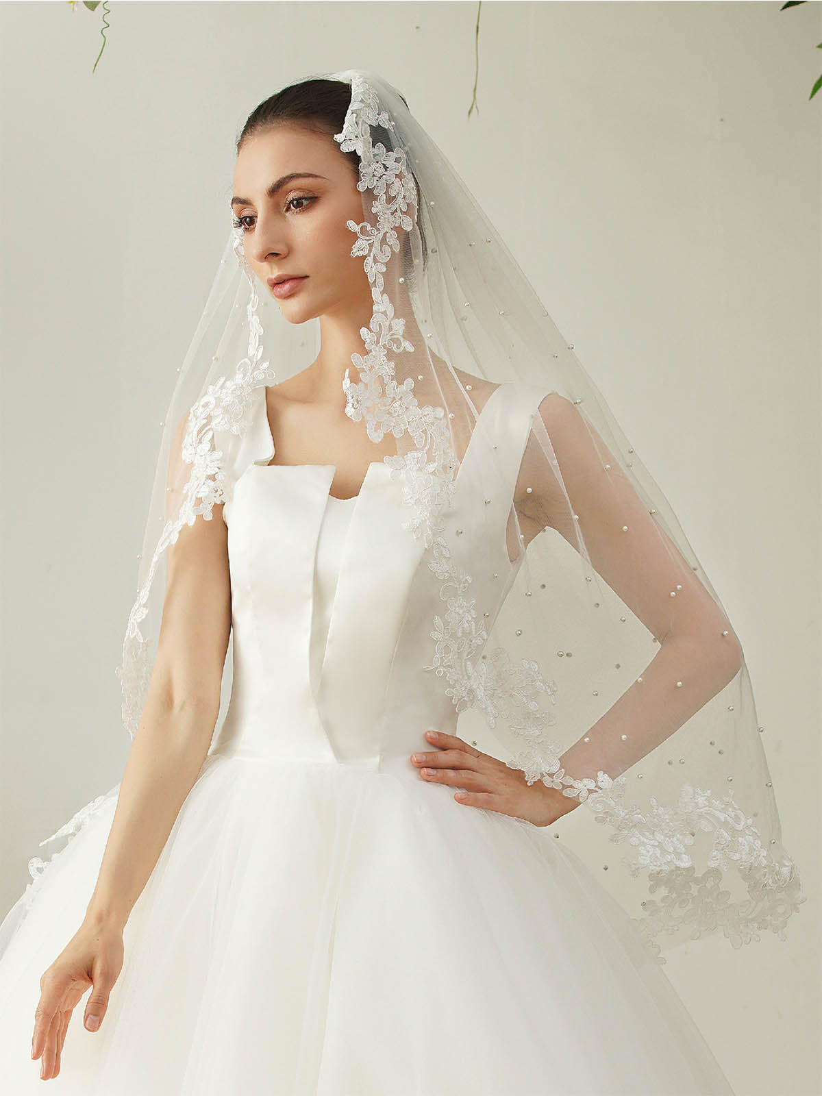 Pearl Lace Edge Single Tier Tulle Bridal Fingertip Length Wedding Veils