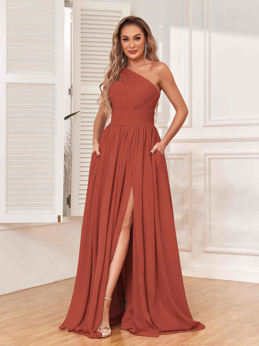 Trendy Rust Bridesmaid Dresses: Perfect Fall Weddings in Mollyevers mollyevers.com Trendy Rust Bridesmaid Dresses: Perfect Fall Weddings in Mollyevers mollyevers.com