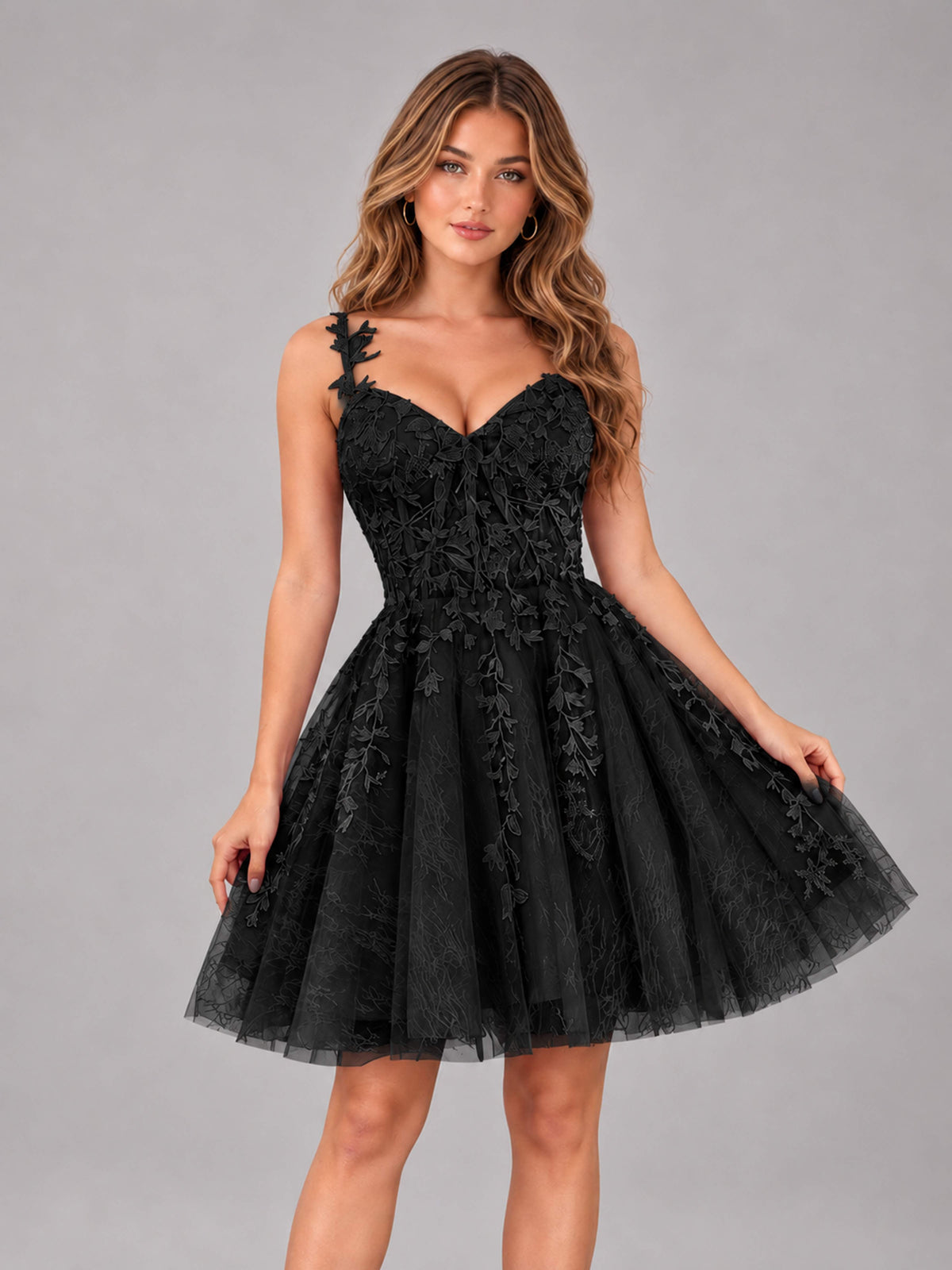 Black Exquisite Appliques Spaghetti Straps Mini Tulle Homecoming Dresses