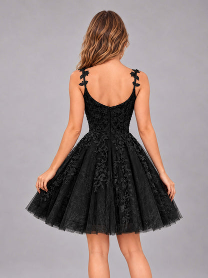 Black Exquisite Appliques Spaghetti Straps Mini Tulle Homecoming Dresses