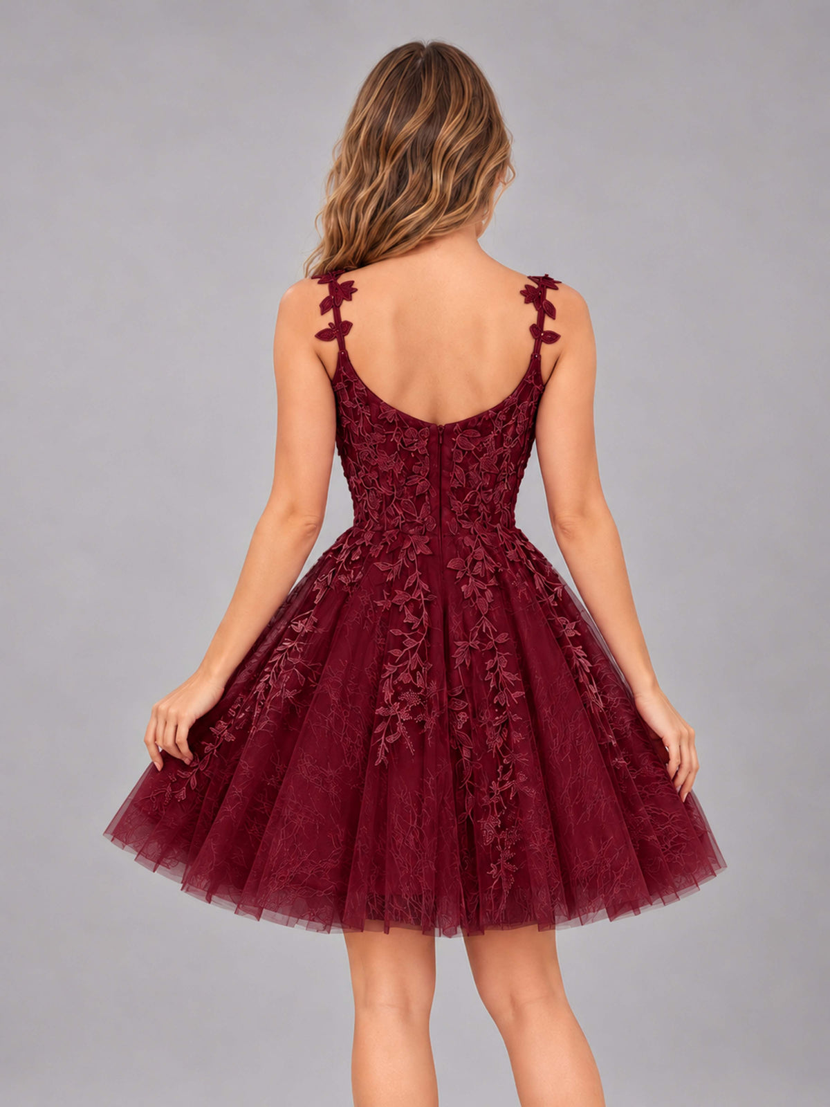 Burgundy Exquisite Appliques Spaghetti Straps Mini Tulle Homecoming Dresses