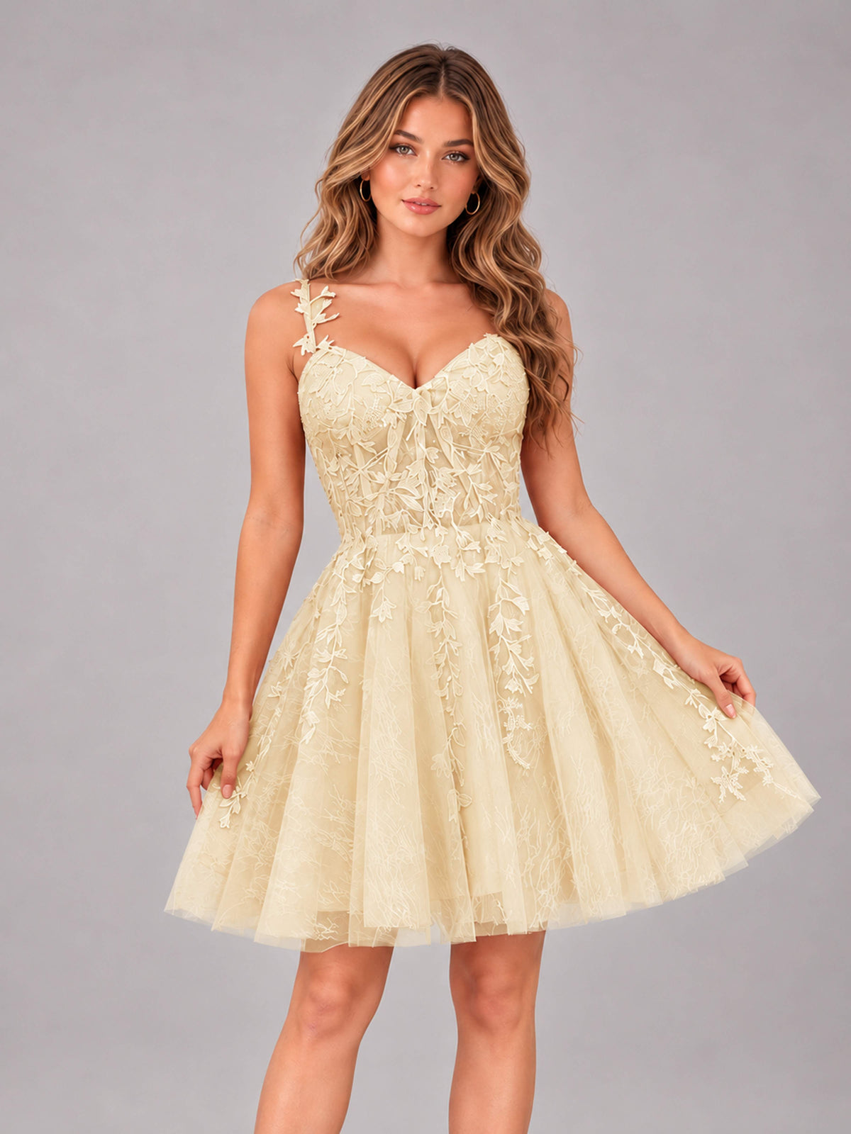 Champagne Exquisite Appliques Spaghetti Straps Mini Tulle Homecoming Dresses