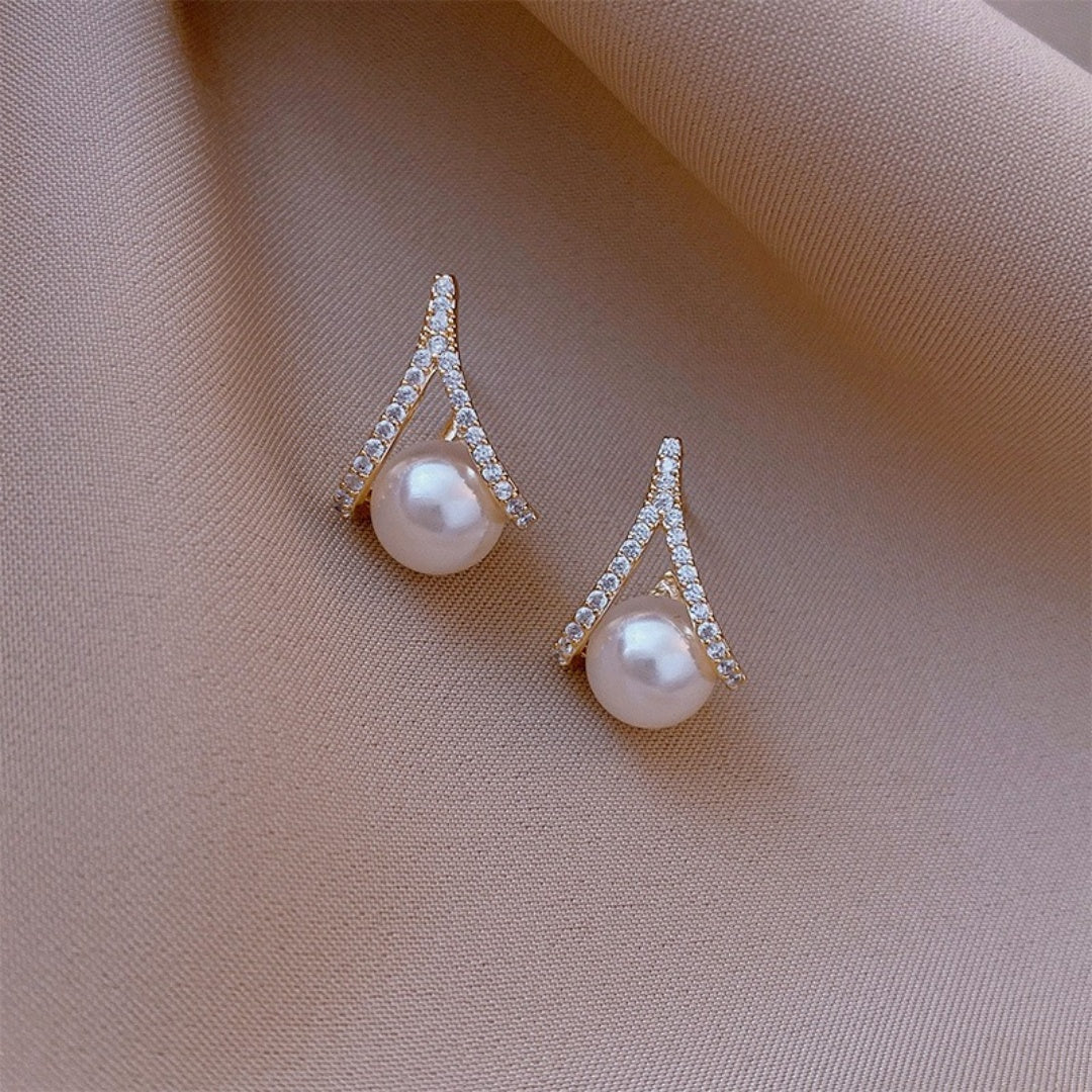 Romantic Pearl Stud Earrings Elegant Gold Crystal Design for Women