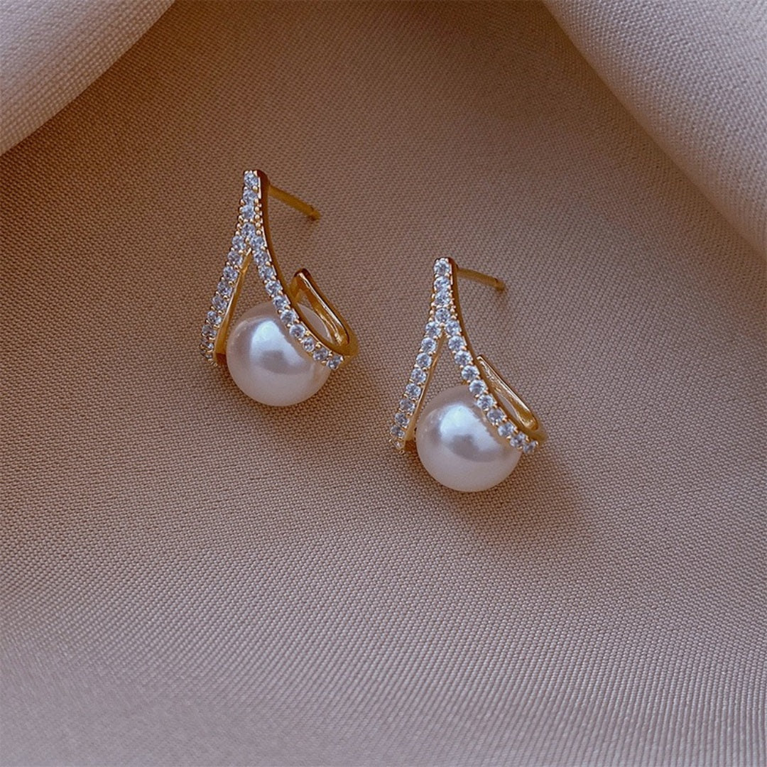 Romantic Pearl Stud Earrings Elegant Gold Crystal Design for Women